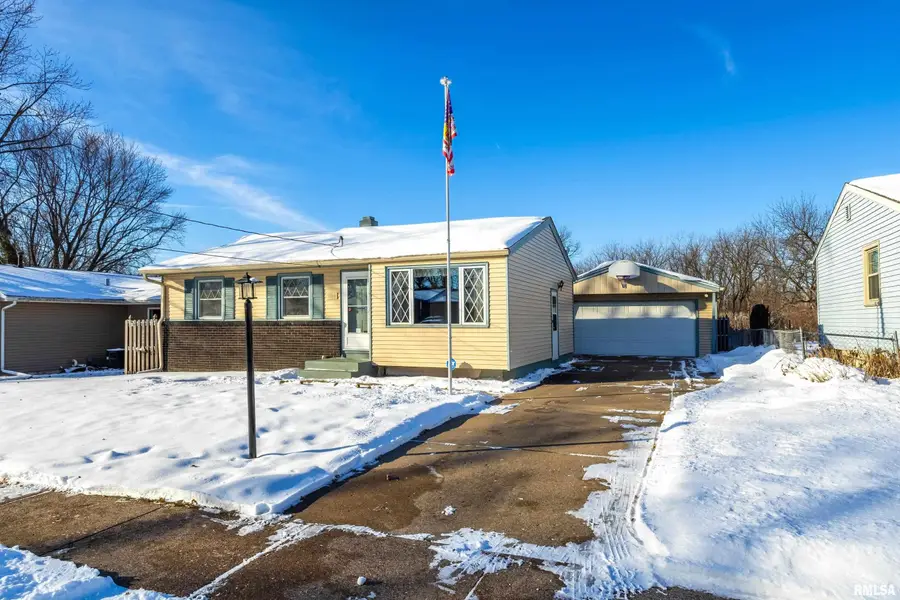 1110 Hillandale Road, Davenport, IA 52804 - Image #2