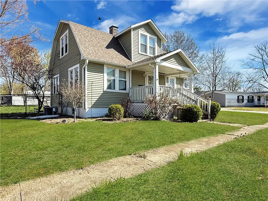 606 E Monroe Avenue, Casey, IL 62420 - Image #2