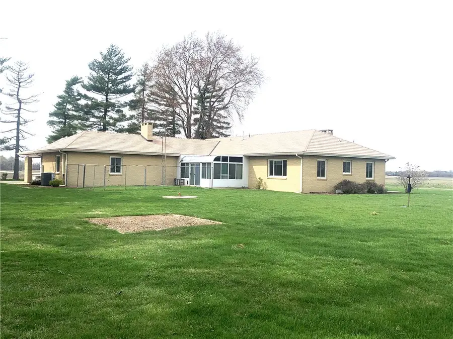 2518 E 100 North Road, Pana, IL 62557 - Image #2