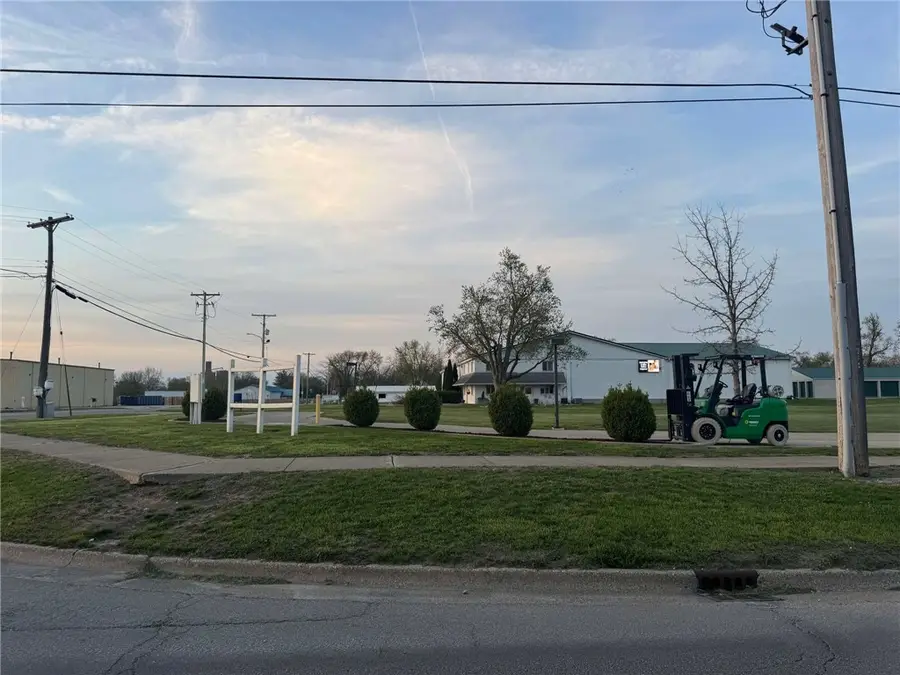 709 W Jasper Street, Paris, IL 61944 - Image #2