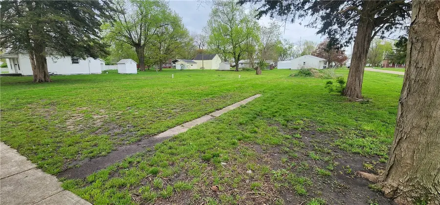 621 Broadway Avenue, Windsor, IL 61957 - Image #2