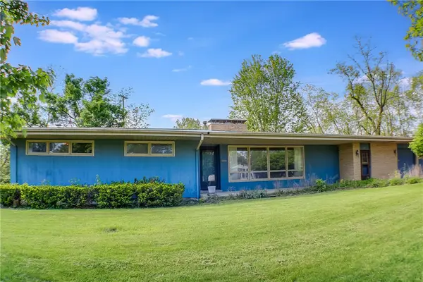 27 Heather Drive, Charleston, IL 61920