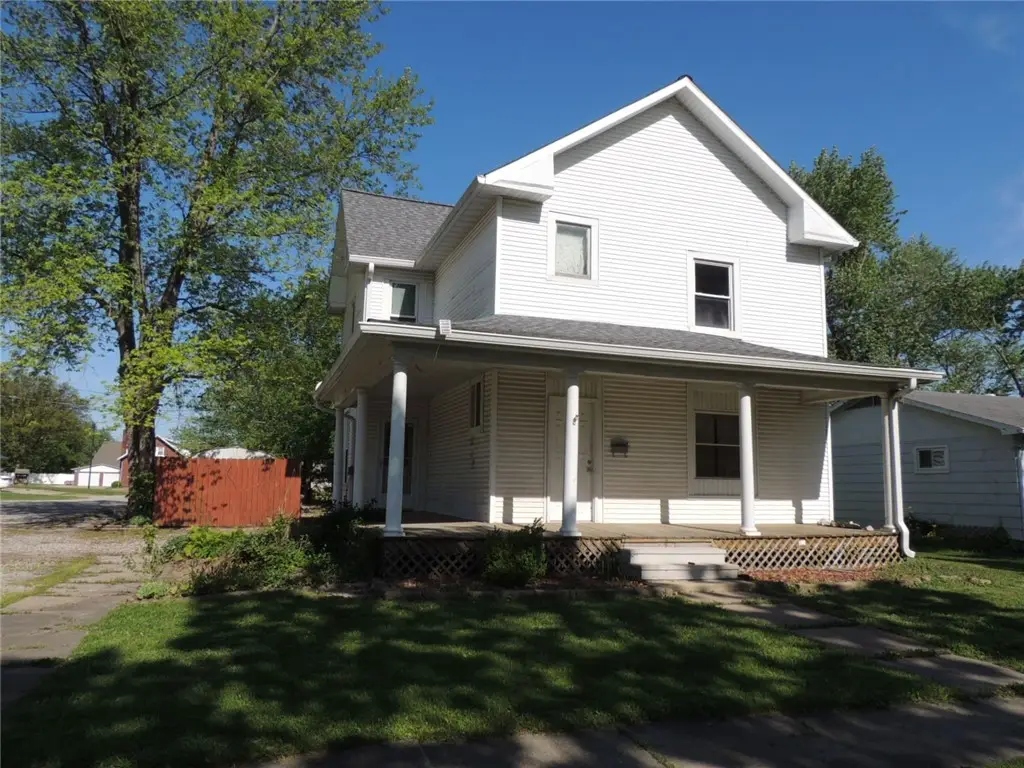 401 S Third Street, Altamont, IL 62411 - Image #1