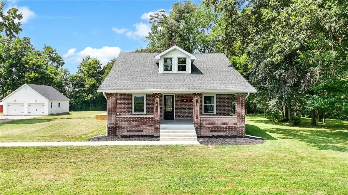 7607 N County Road 1800e, Charleston, IL 61920 - Image #1