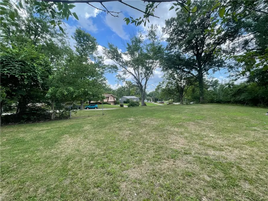 195 N Lake Shore Drive, Decatur, IL 62521 - Image #2