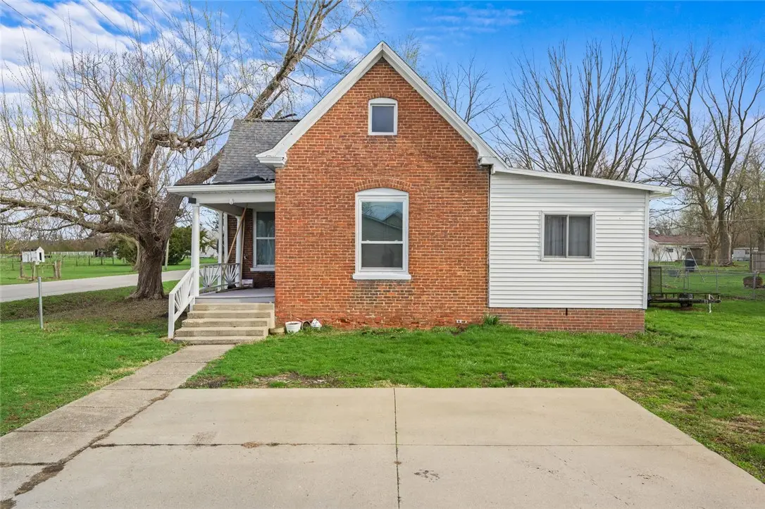 1612 S Jefferson Street, Paris, IL 61944 - Image #1