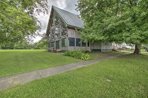 245 E Prairie Street, Argenta, IL 62501