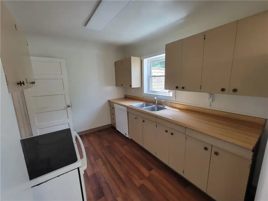 3192 E Il-16 Highway, Windsor, IL 61957 - Image #2