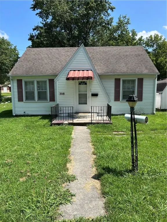 308 S Maple Street, Newton, IL 62448 - Image #1