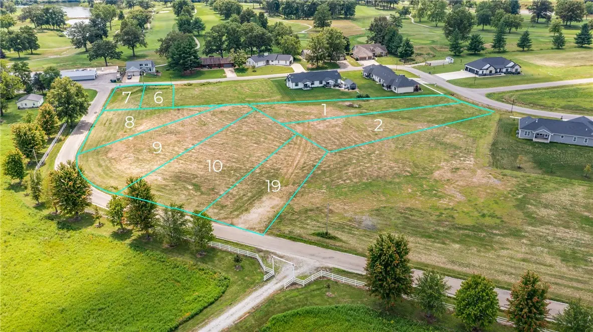 8 N Country Club Road, Effingham, IL 62401 - Image #1