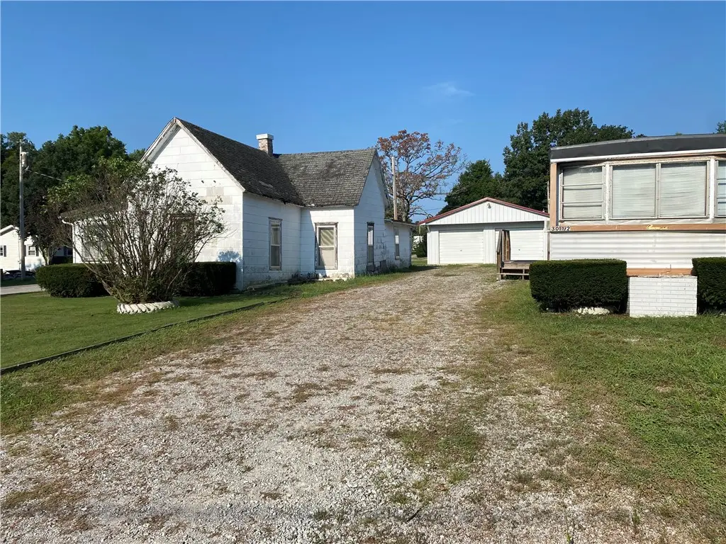 301 N Walnut Street, Newton, IL 62448 - Image #1