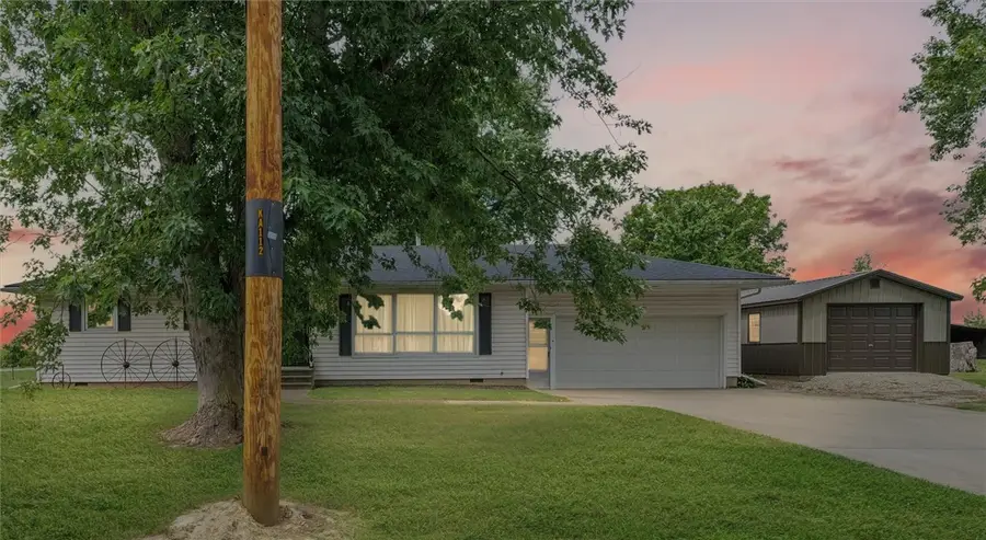 100 N Reel Street, Oakland, IL 61943 - Image #2