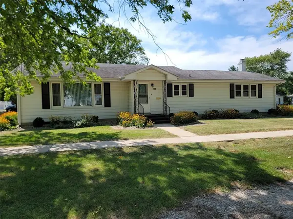 301 N Maple Street, Windsor, IL 61957