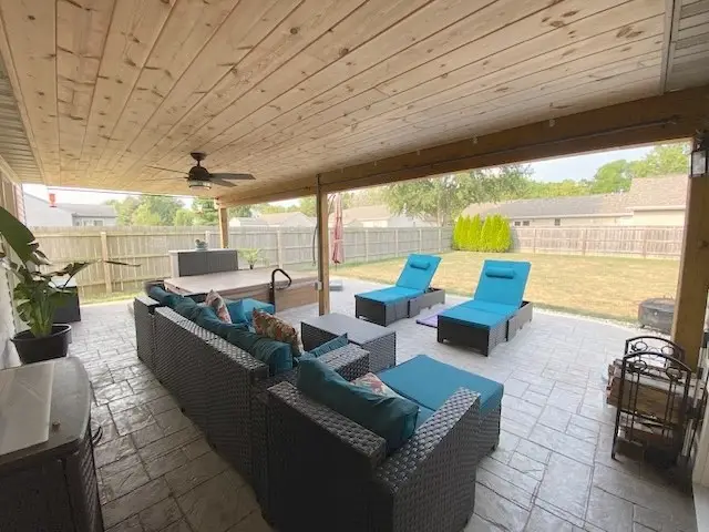 824 Hawthorne Drive, Charleston, IL 61920 - Image #2