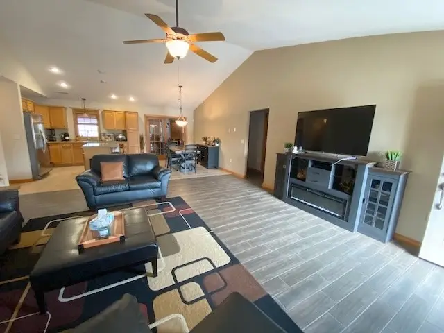 824 Hawthorne Drive, Charleston, IL 61920 - Image #3