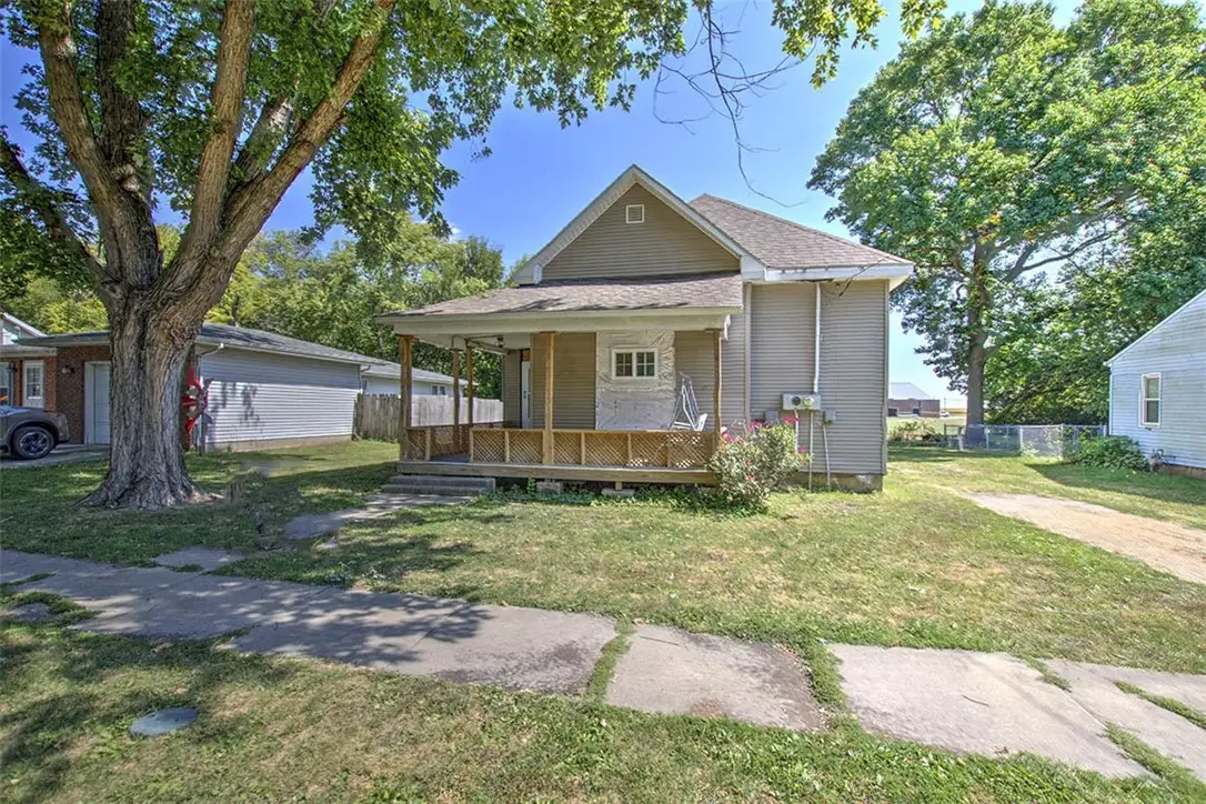 324 S Madison Street, Cerro Gordo, IL 61818 - Image #1