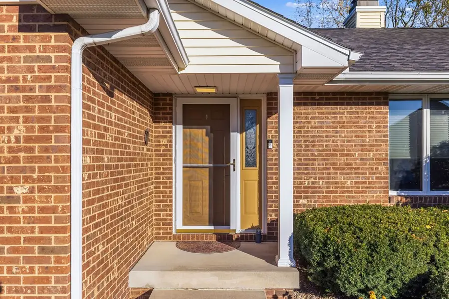 1110 Woodridge Court, Decatur, IL 62526 - Image #2