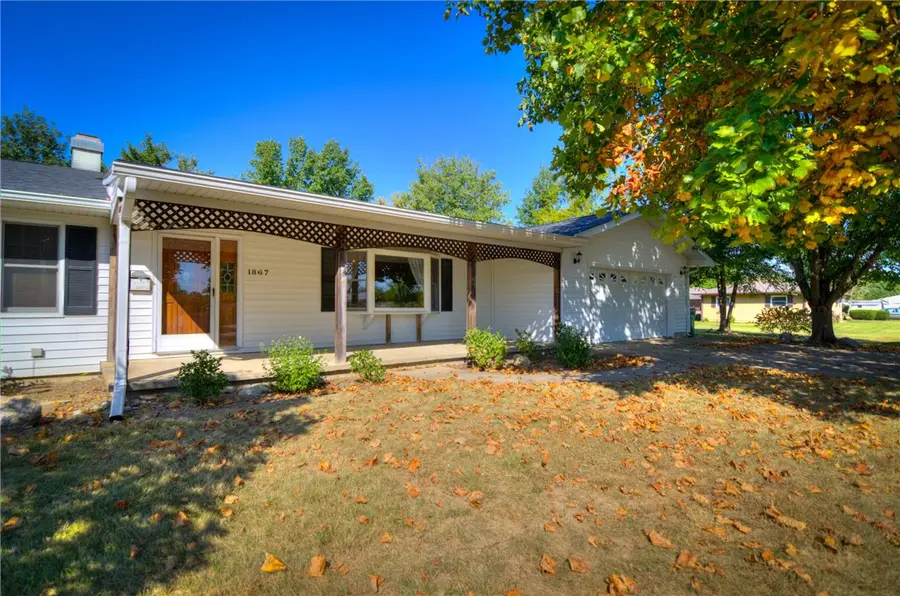 1867 S Westgate Drive, Decatur, IL 62521 - Image #2