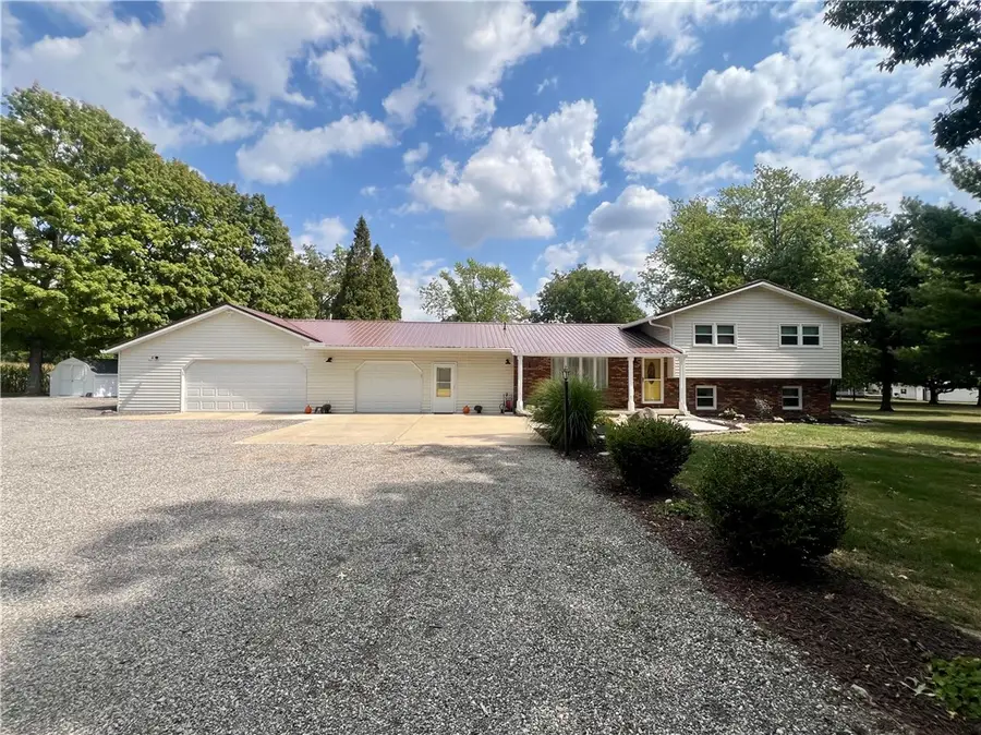 512 Norton Drive, Oakland, IL 61943 - Image #2