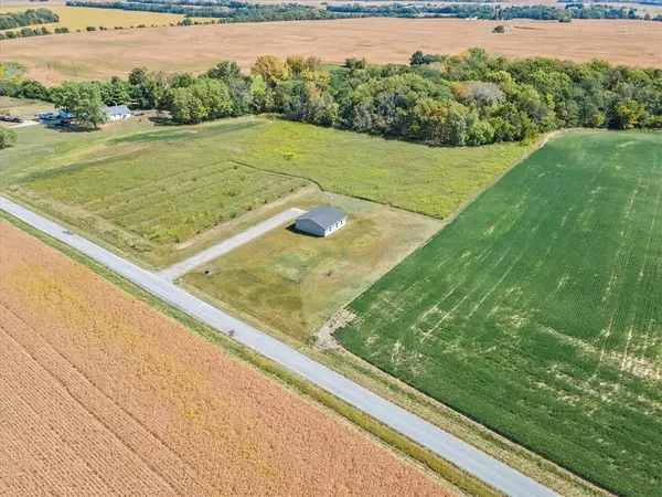 1462 N 3300 East Road, Windsor, IL 61957