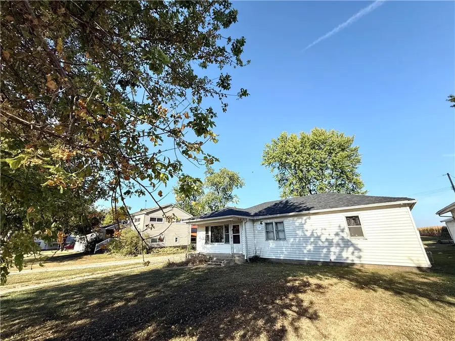 206 S Boyer Avenue, Brocton, IL 61917 - Image #2