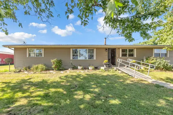 2437 N 1700 East Road, Findlay, IL 62534