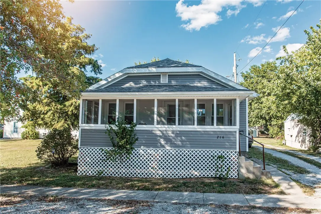 216 W 4th Street, Saint Elmo, IL 62458 - Image #1