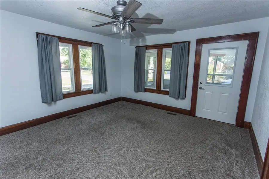 216 W 4th Street, Saint Elmo, IL 62458 - Image #3