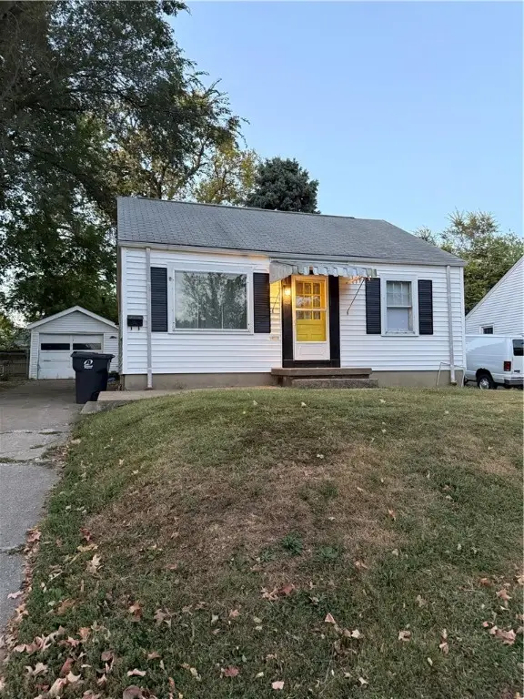 1408 E Buena Vista Avenue, Decatur, IL 62521 - Image #1