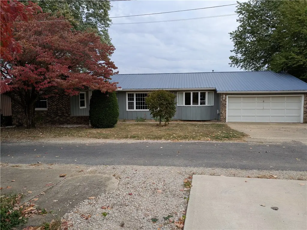 205 Sycamore Road, Paris, IL 61944 - Image #1