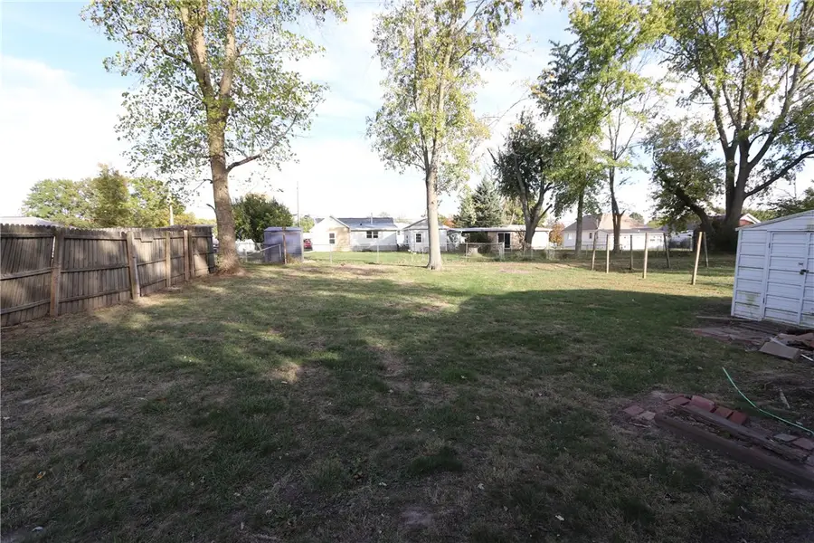 921 Reynolds Drive, Charleston, IL 61920 - Image #3