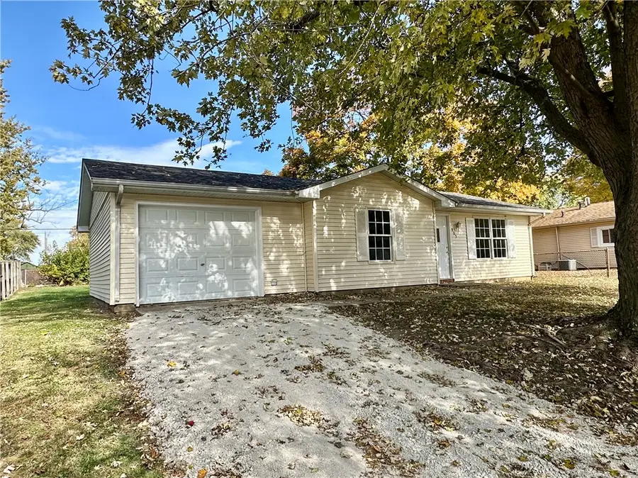 903 W Crawford Street, Paris, IL 61944 - Image #2