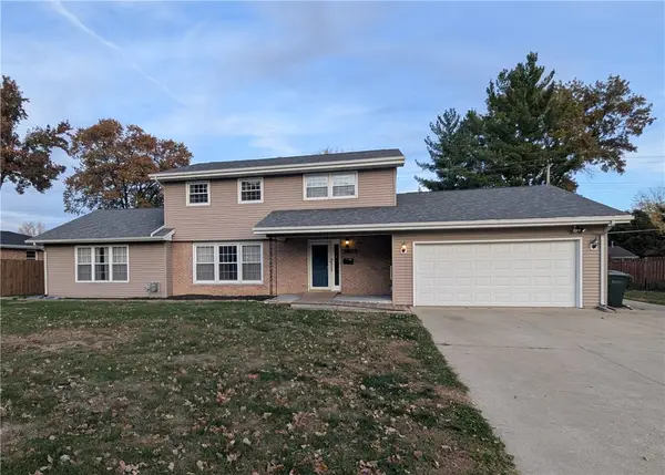 1807 Reynolds Drive, Charleston, IL 61920