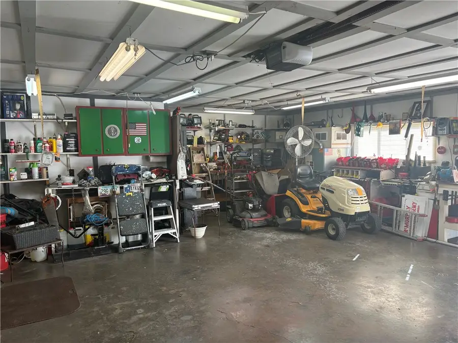 822 S Sixth Avenue, Hoopeston, IL 60942 - Image #3