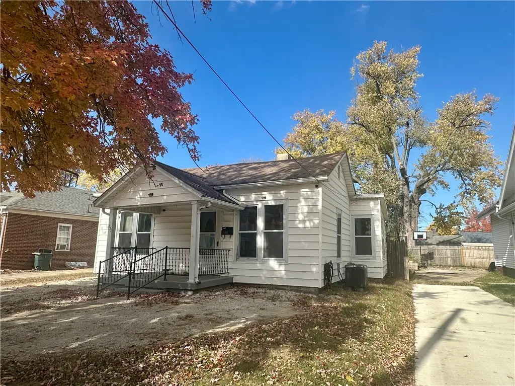 237 E Madison Street, Paris, IL 61944 - Image #1