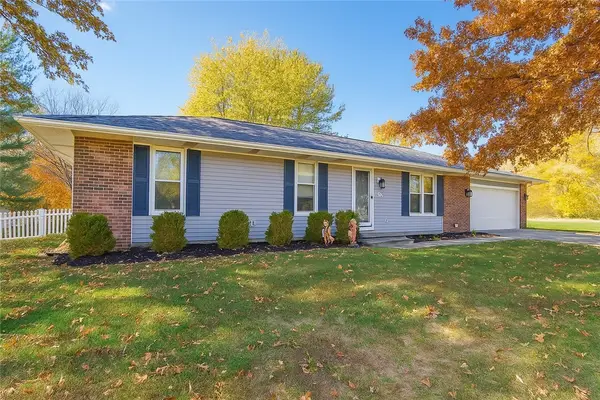 2102 Hidden Lake Court, Charleston, IL 61920