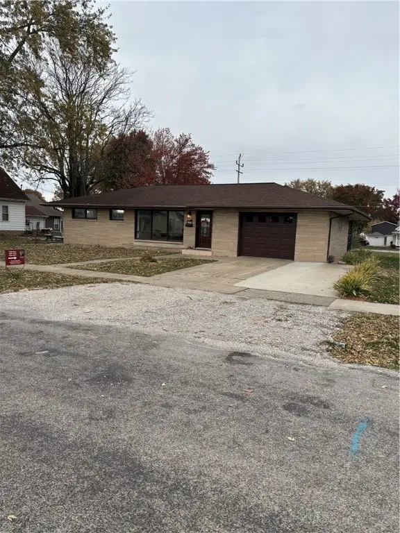 406 W Kentucky Avenue, Effingham, IL 62401