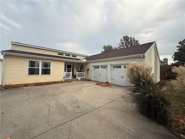 105 Surrey Lane, Arthur, IL 61911