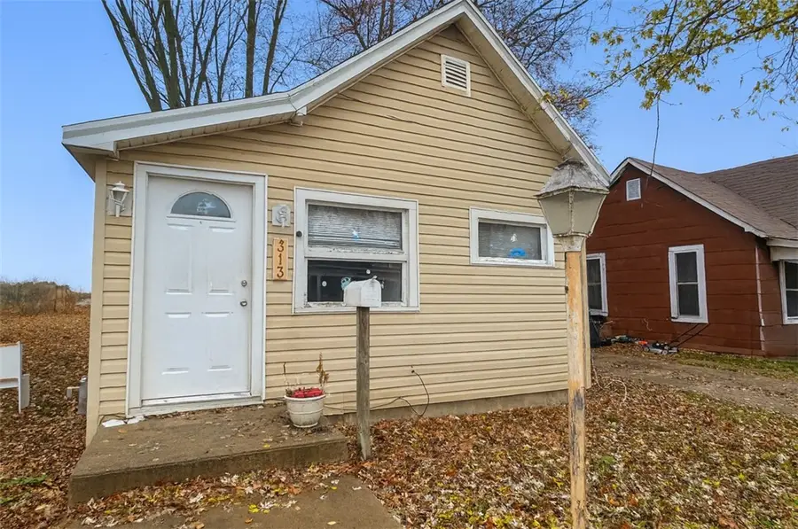 311 & 313 Saint Clair Street #313, Paris, IL 61944 - Image #2