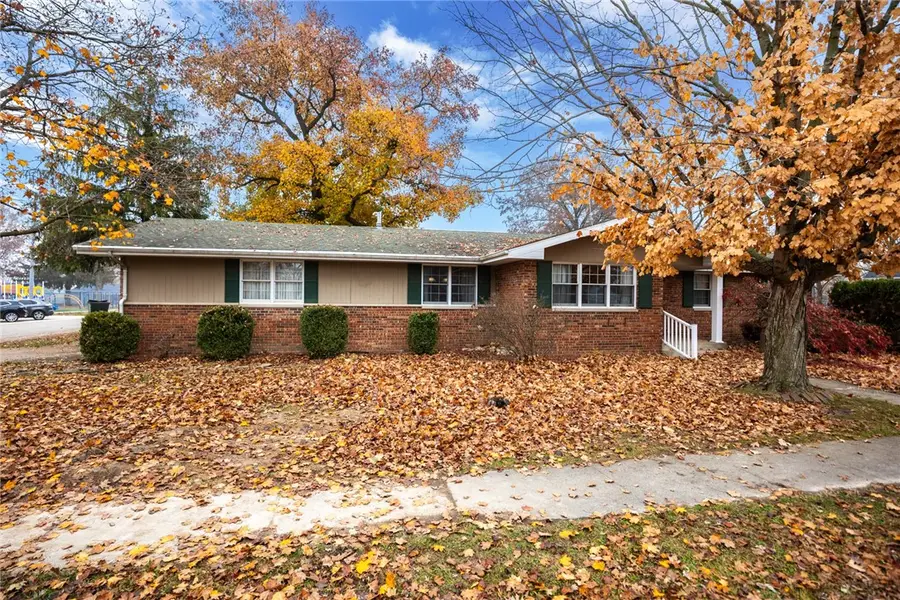 101 S Edwards Street, Altamont, IL 62411 - Image #2