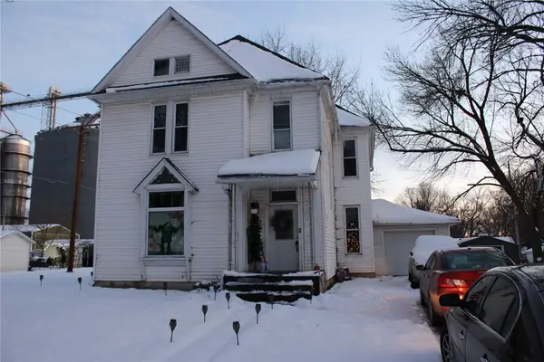 229 W Madison Street, Moweaqua, IL 62550