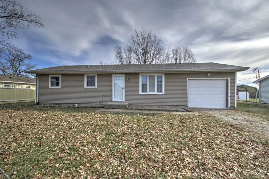 704 S Saint John Street, Bethany, IL 61914 - Image #1