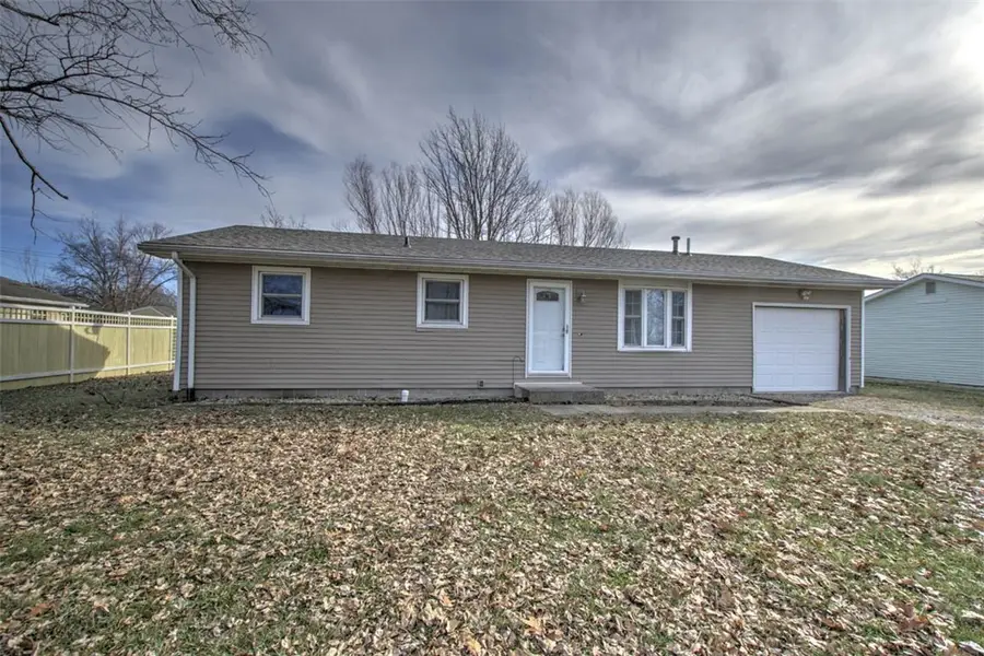 704 S Saint John Street, Bethany, IL 61914 - Image #3