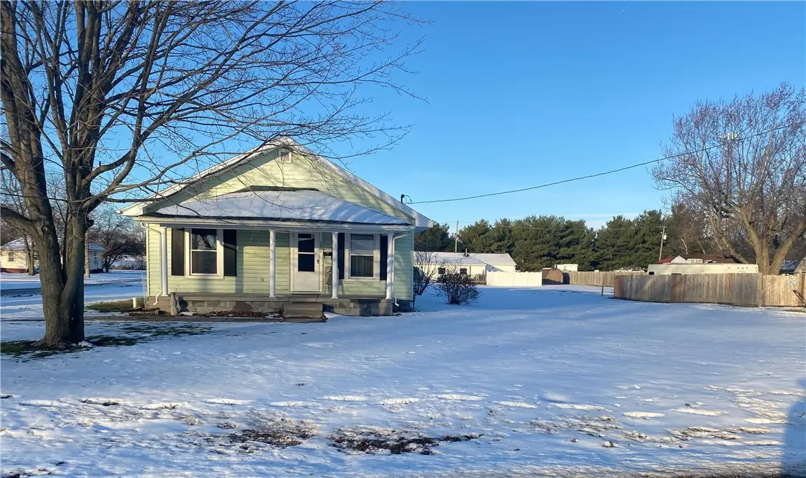 1401 N 10th Street, Mattoon, IL 61938 - #1