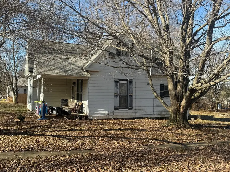 125 E Walnut Street, Westfield, IL 62474 - Image #2