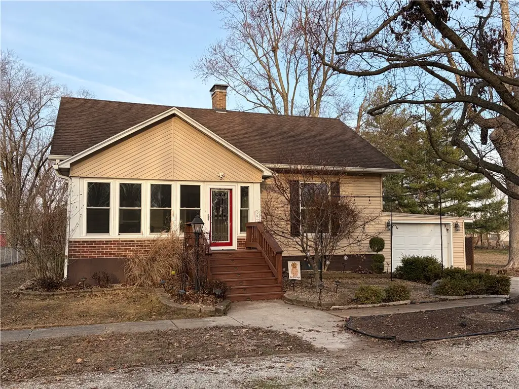 957 Chestnut Avenue, Neoga, IL 62447 - Image #1