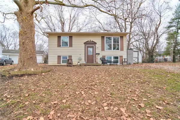 1905 Queen Mary Court, Decatur, IL 62526