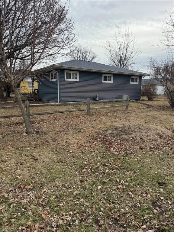 520 W Grant Street, Paris, IL 61944 - Image #3