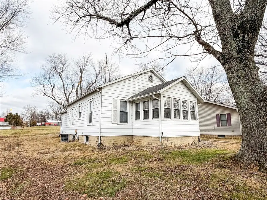 34 W Walnut Street, Albion, IL 62806 - Image #2