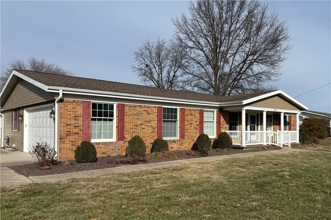 1002 W Evergreen Avenue, Effingham, IL 62401 - Image #1